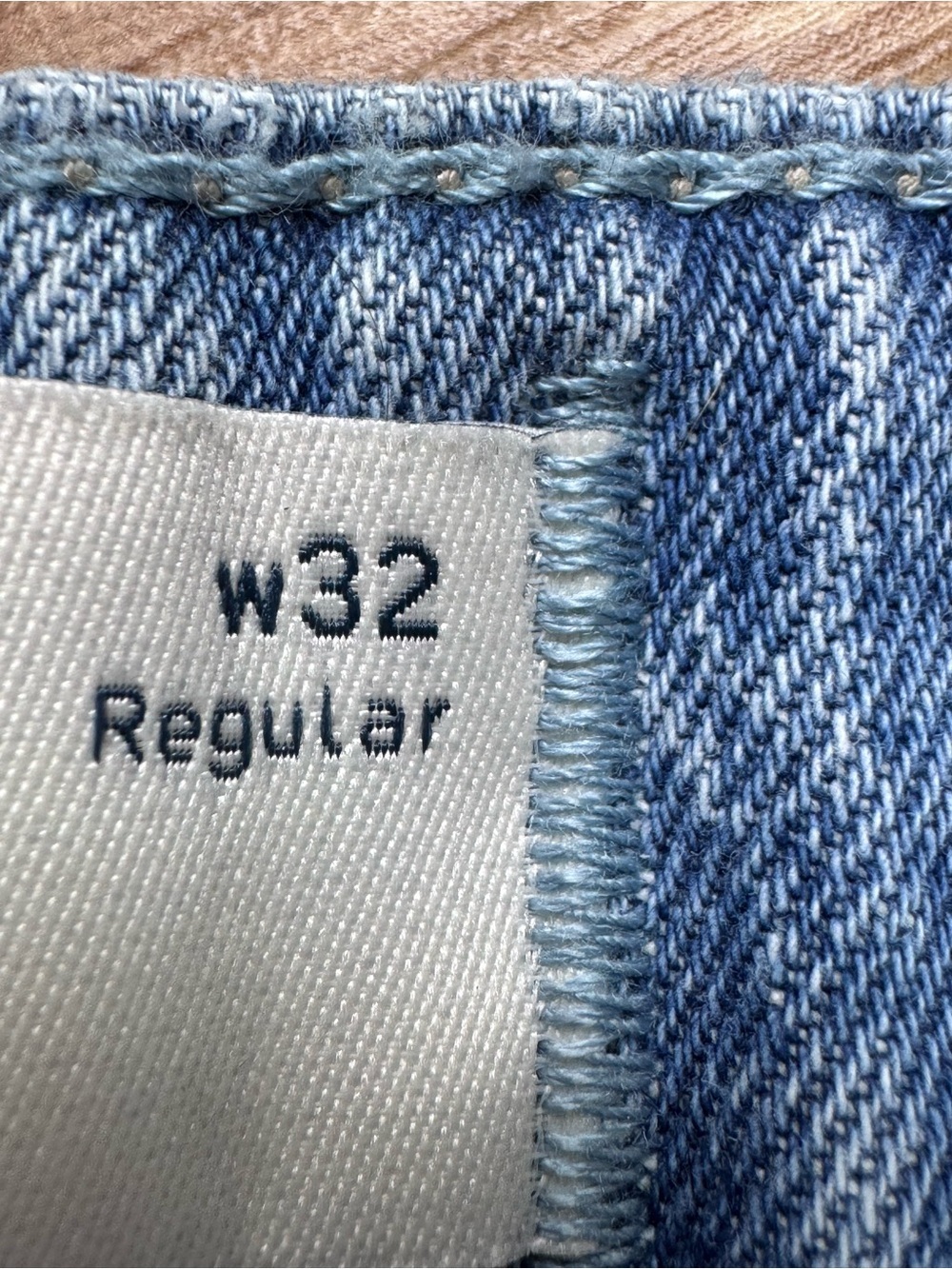 Hollister Low-Rise Baggy Jeans W32 14R Regular Light Wash Chain Charm Detail Y2K - Picture 6 of 11